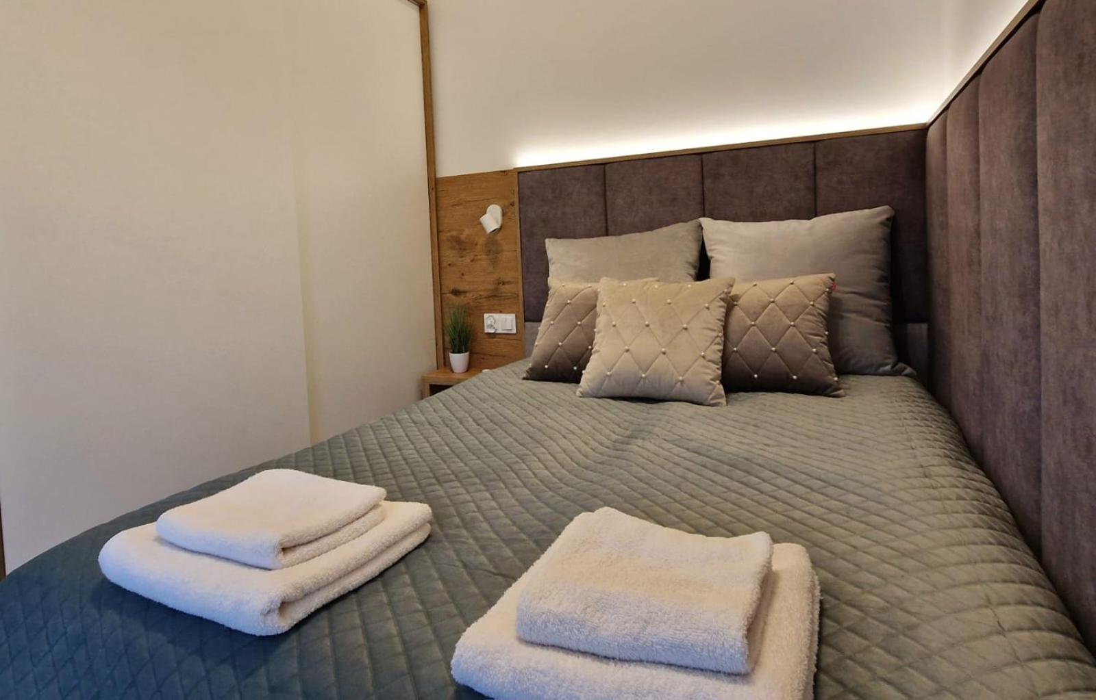 Nowe Domki Deluxe Z Widokiem Na Zatoke Z Basenem I Sauna Oslonino Esterno foto